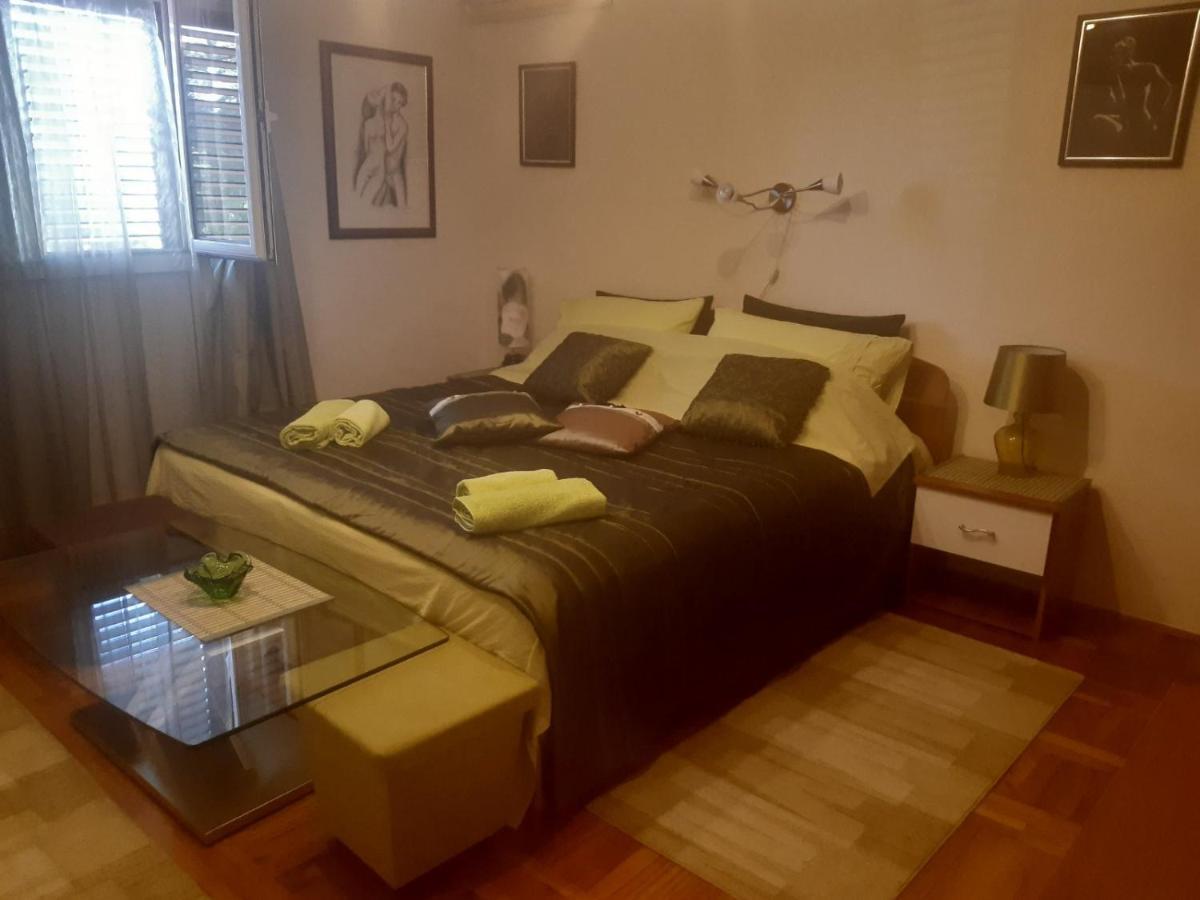 Apartments Palm House Ровінь Екстер'єр фото