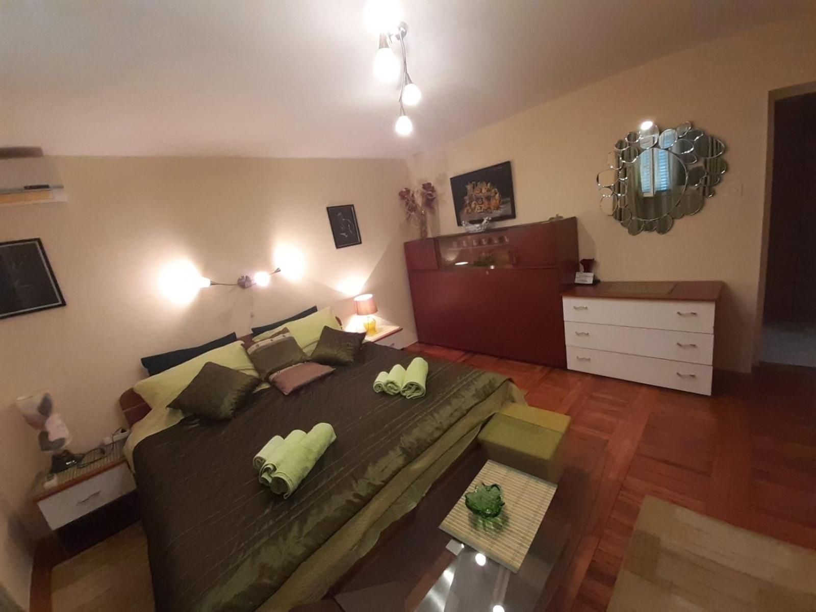 Apartments Palm House Ровінь Екстер'єр фото