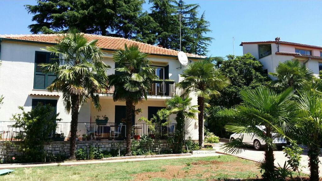 Apartments Palm House Ровінь Екстер'єр фото