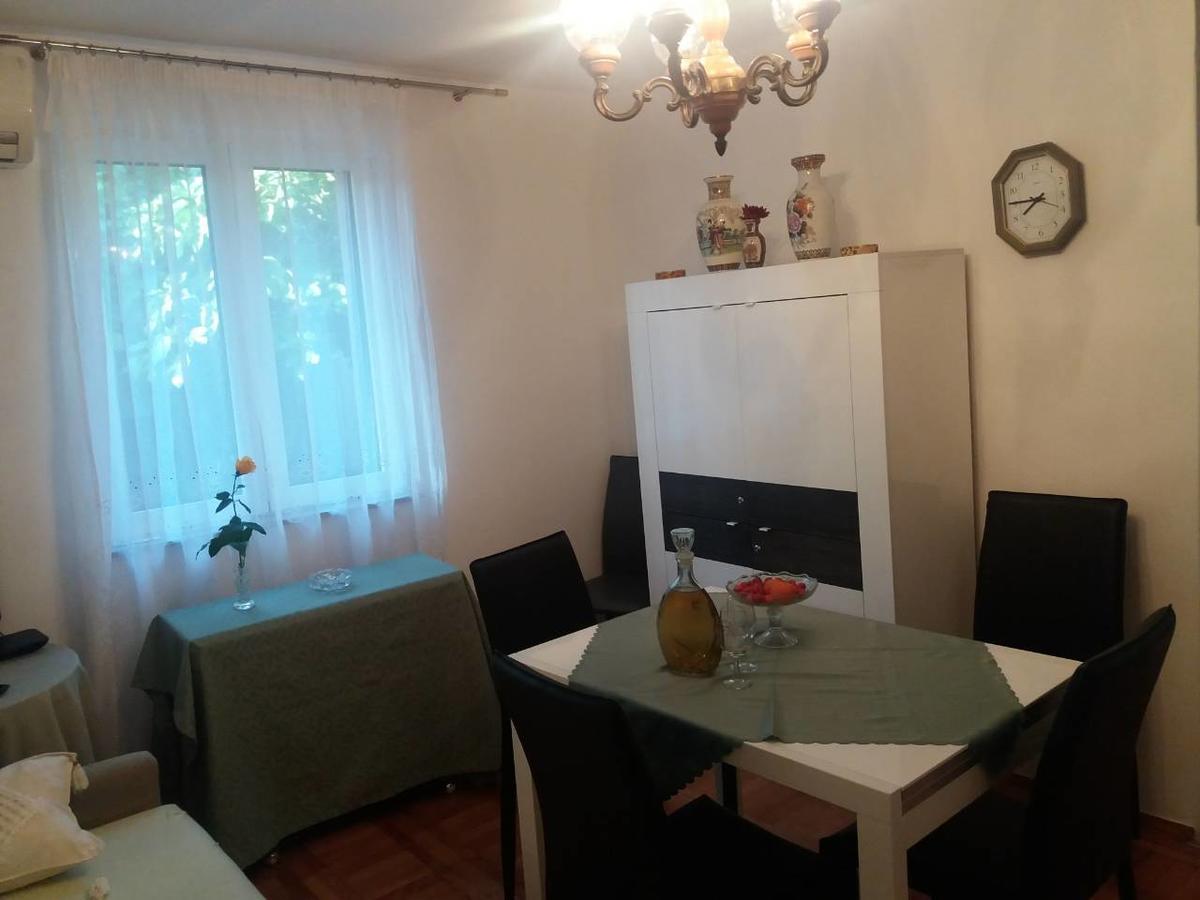 Apartments Palm House Ровінь Екстер'єр фото