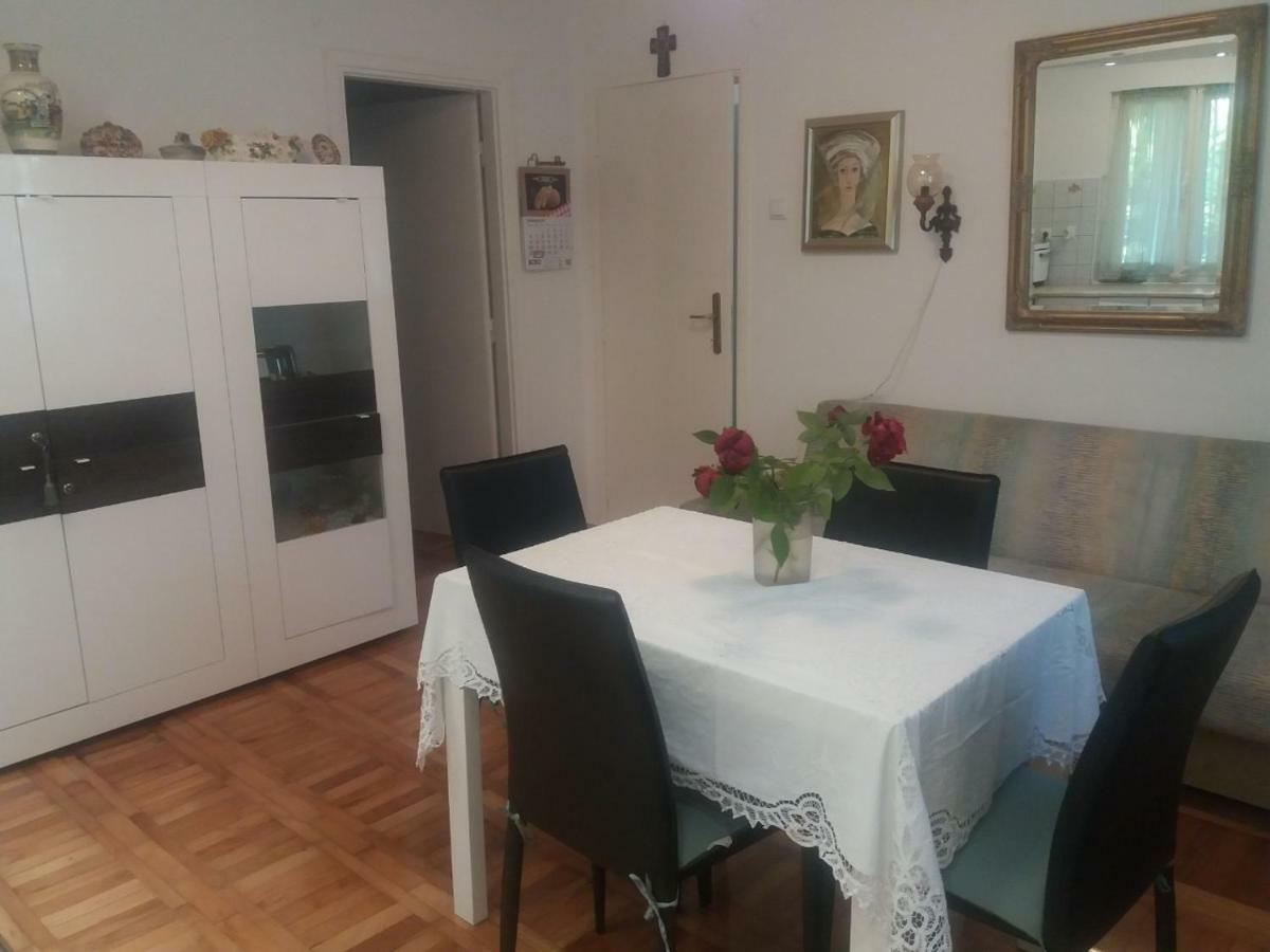 Apartments Palm House Ровінь Екстер'єр фото
