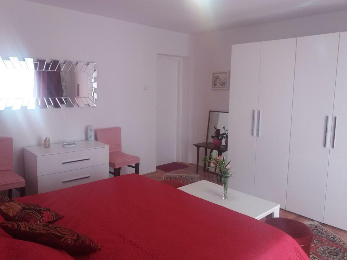 Apartments Palm House Ровінь Екстер'єр фото